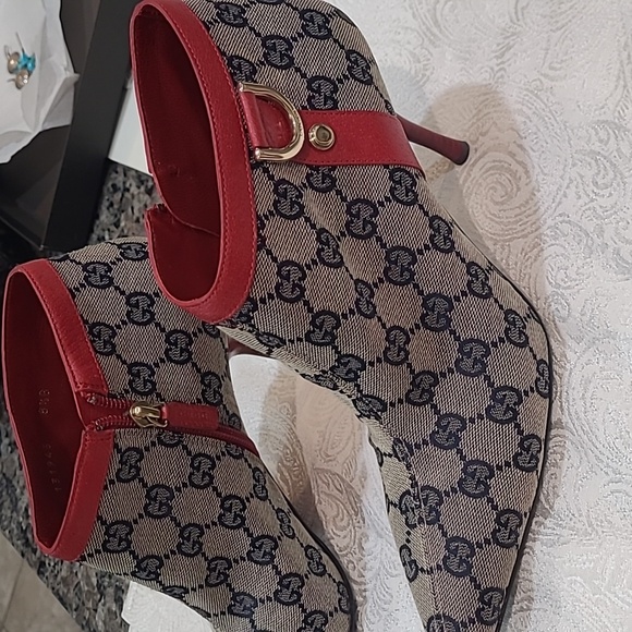 GUCCI~VERY RARE~GG MONOGRAM D RING ZIPPERED STILETTO POINTED TOE RED LEATHER - Picture 12 of 17